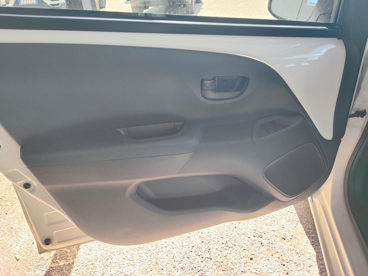 Peugeot 108 VTi 68 5 porte Active TOP! 24.000KM!!!