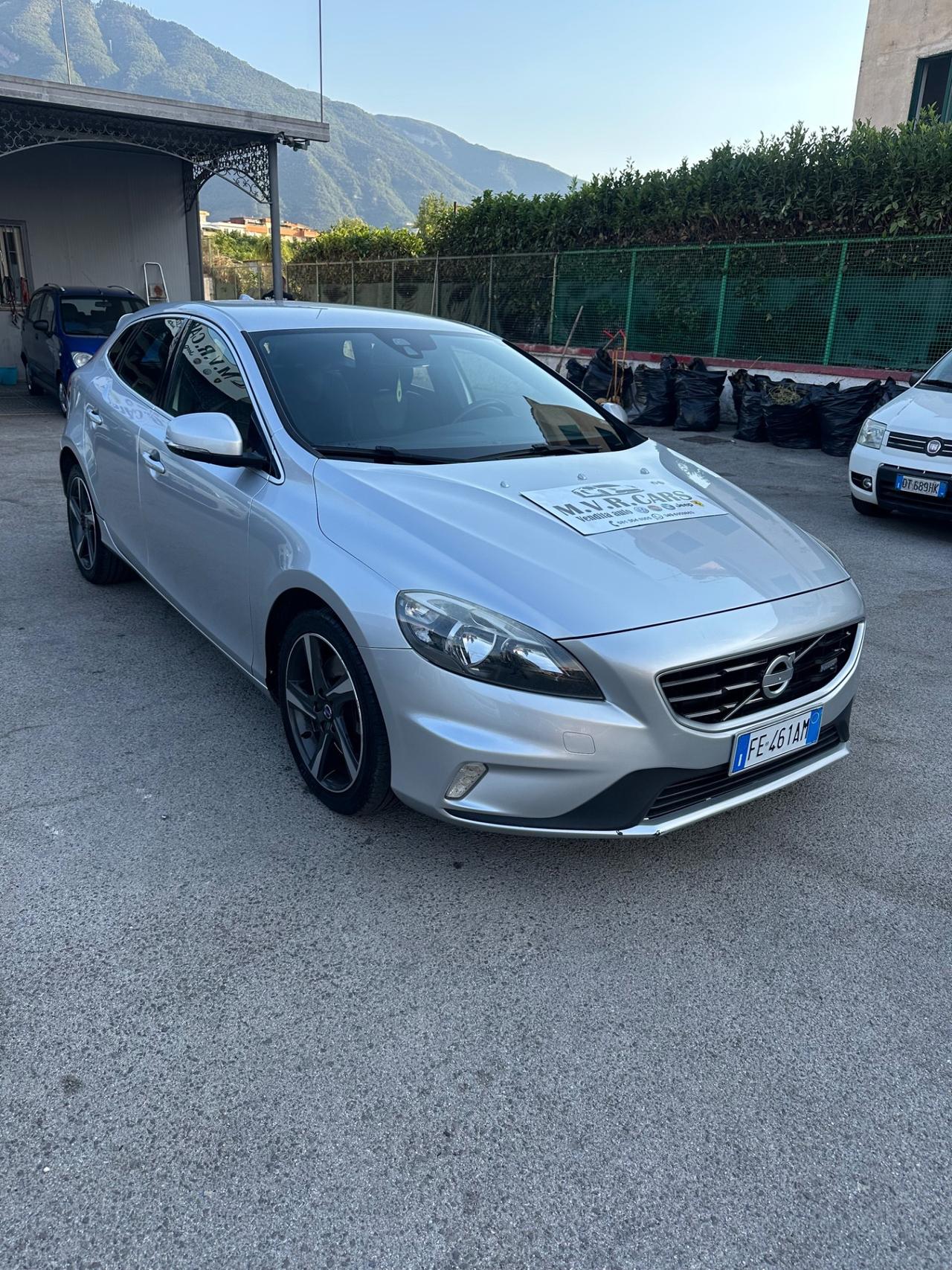 Volvo V40 D4 R-design Momentum
