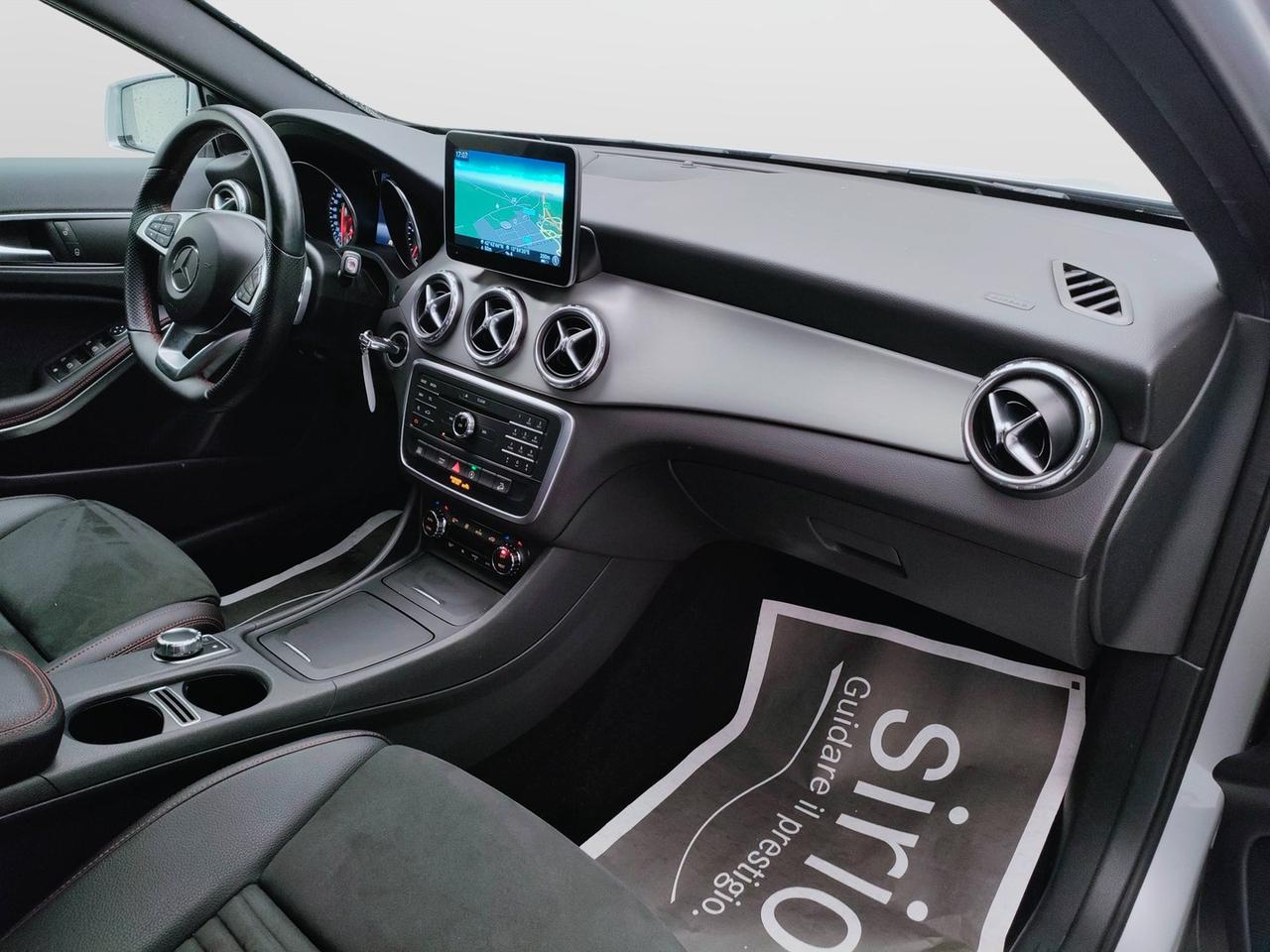 Mercedes-Benz GLA-X156 2014 - GLA 220 d Premium 4matic 177cv auto