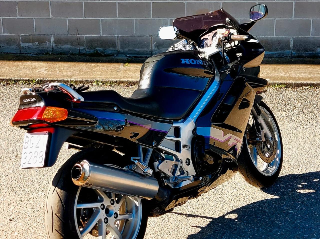 Honda VFR 750 F (iscritta asi) +3 bauletti Givi