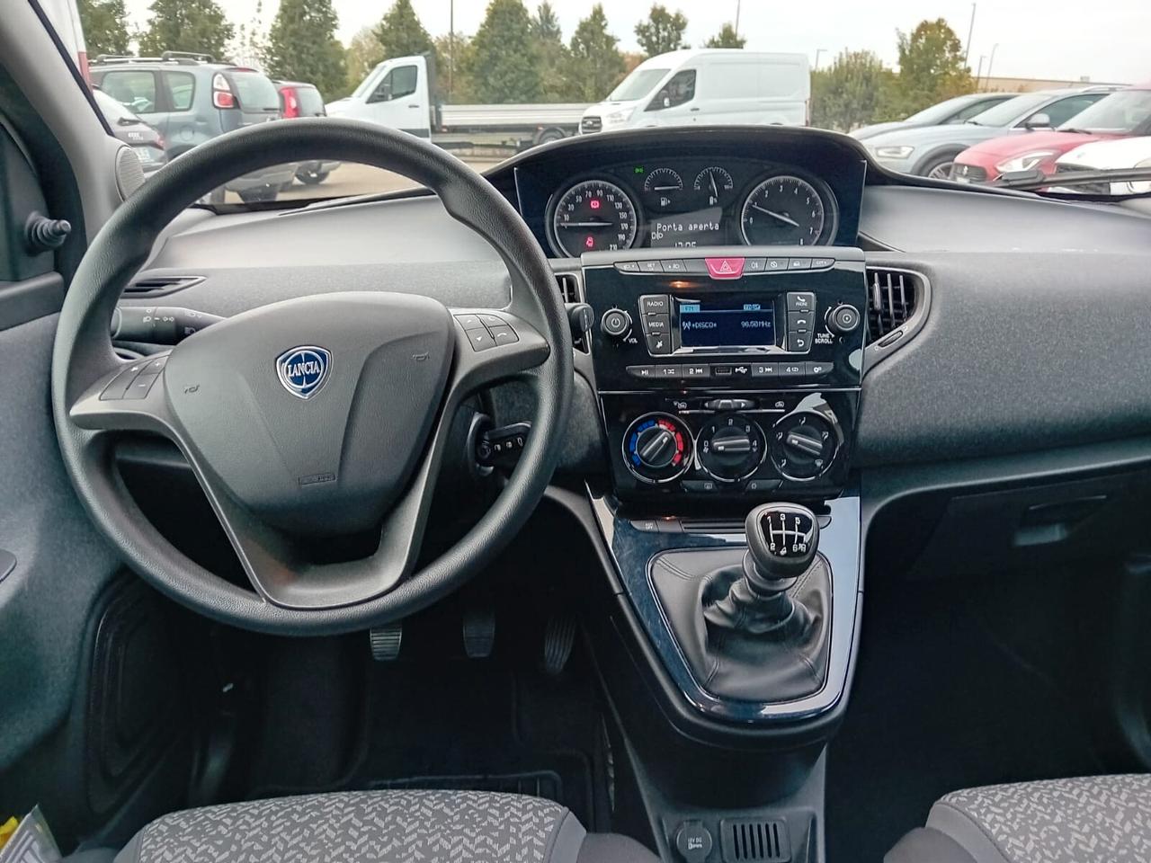 Lancia Ypsilon 1.0 firefly hybrid Silver OK NEOPATENTATO