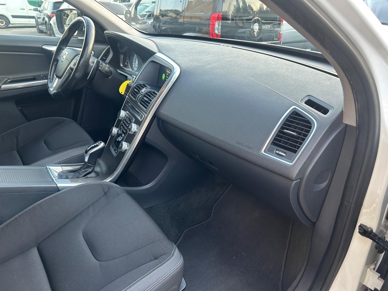 Volvo XC60 D4 Geartronic R-design Momentum
