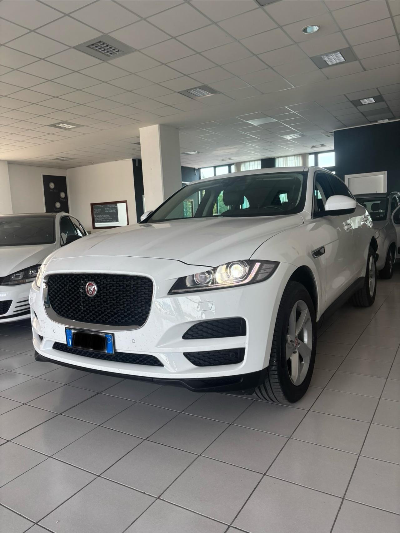 Jaguar F-Pace 2.0 D 180 CV AWD aut. Chequered Flag