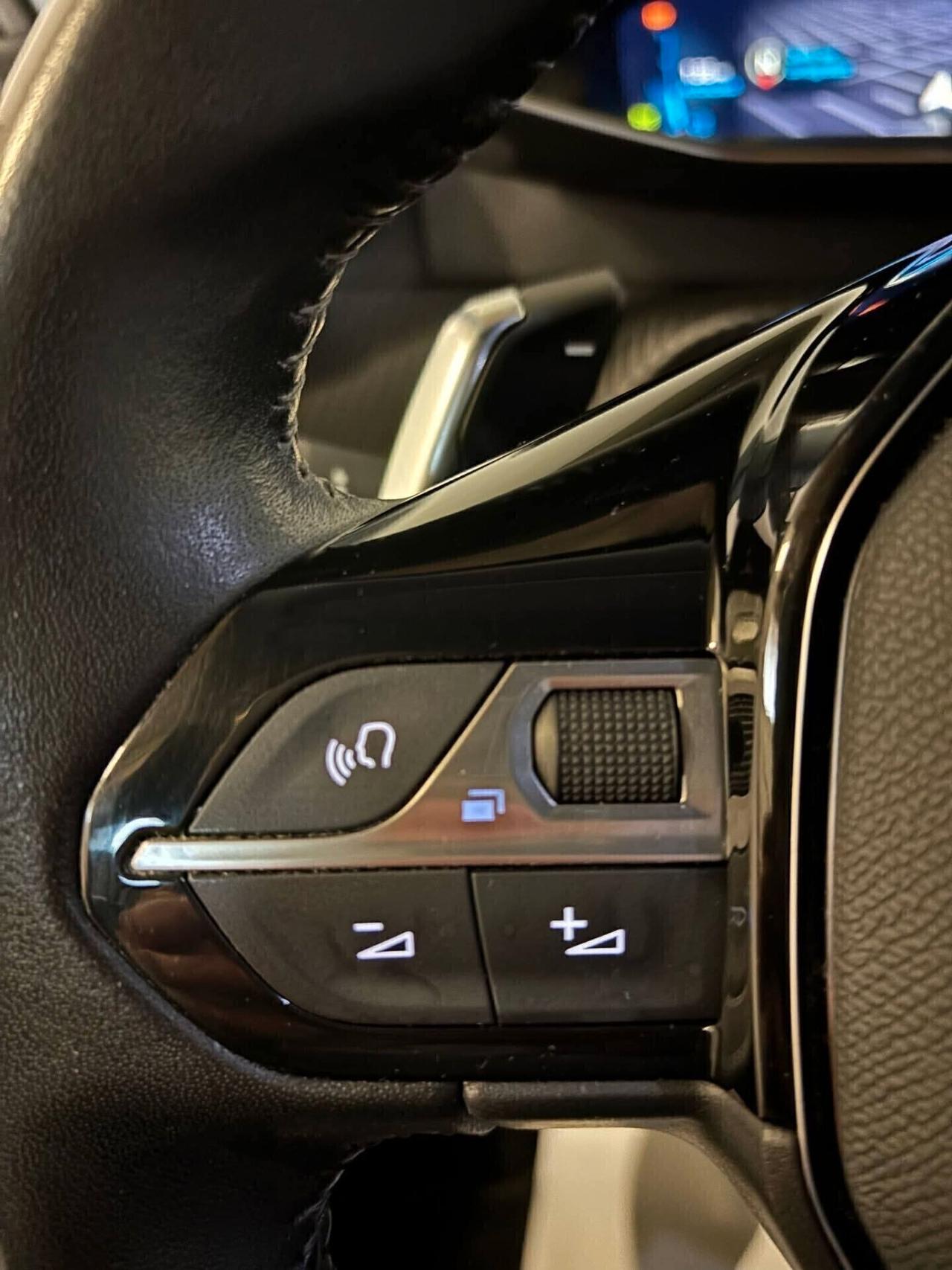 Peugeot 2008 BlueHDi 130 S&S EAT8 Allure/*