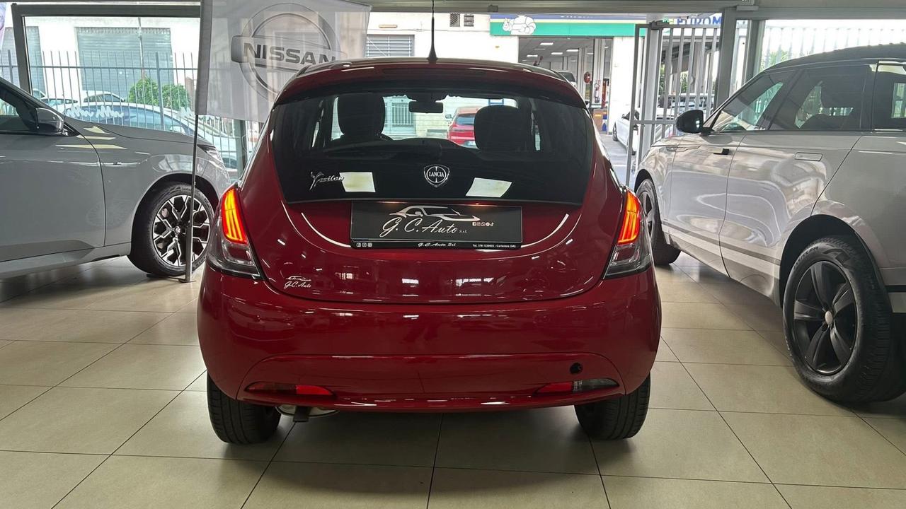 Lancia Ypsilon 1.3 MJT 16V 95 CV 5 porte S&S Silver