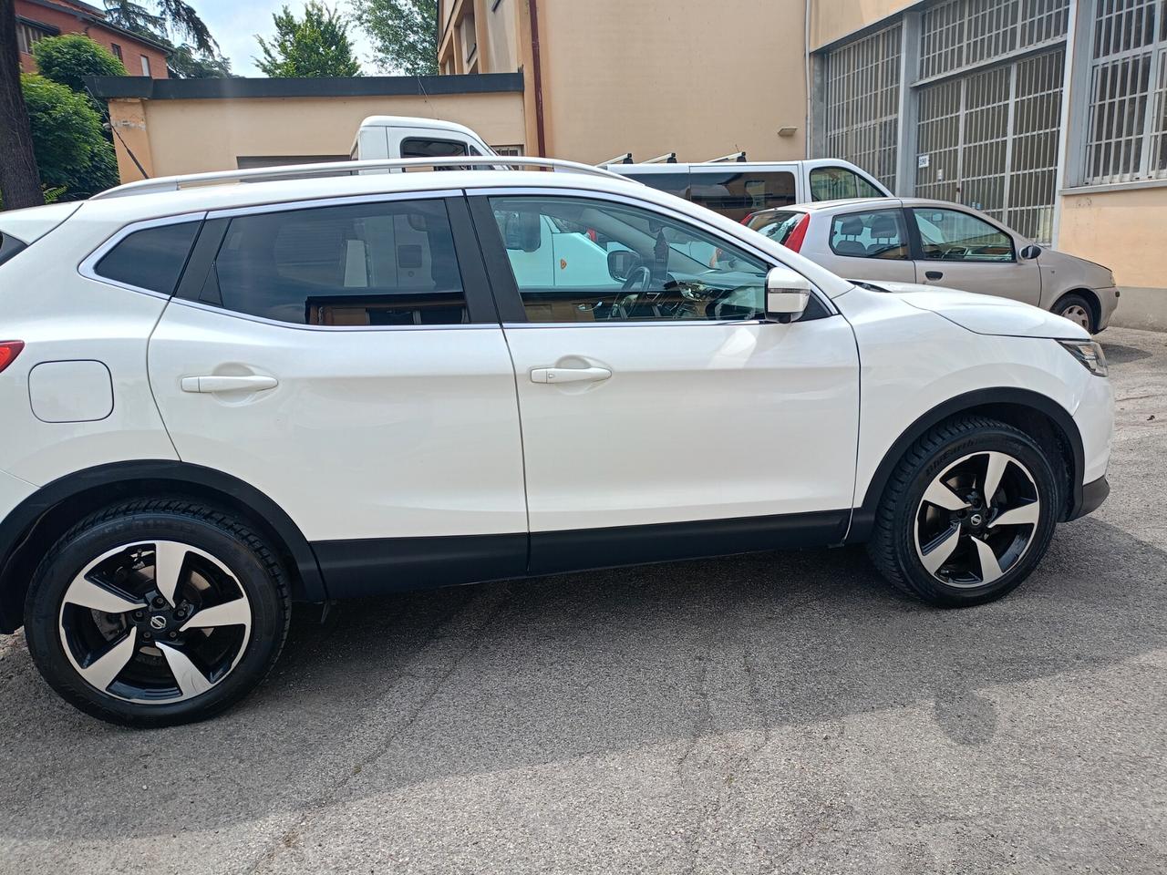 Nissan Qashqai 1.6 dCi 2WD Visia TETTO PANORAMICO AUTOMATICA