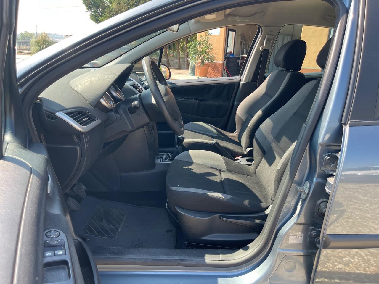 Peugeot 207 1.4 HDi 70CV 5p. XT