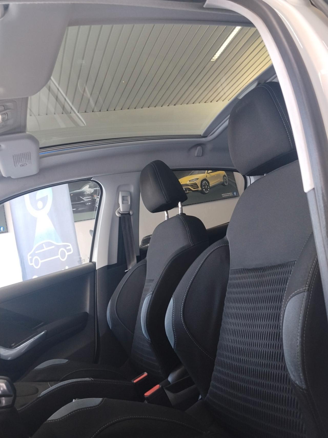 Peugeot 208 1.4 diesel 2013 CON GARANZIA