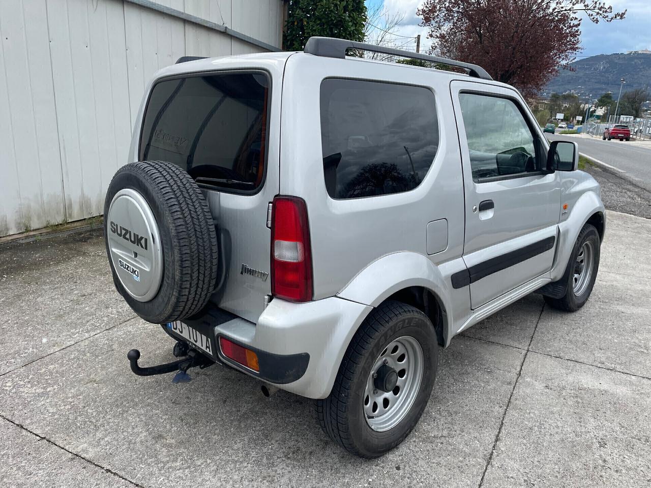 Suzuki Jimny 1.5 DDiS cat 4WD GANCIO TRAINO TAGLIANDATA 4 GOMME NUOVE