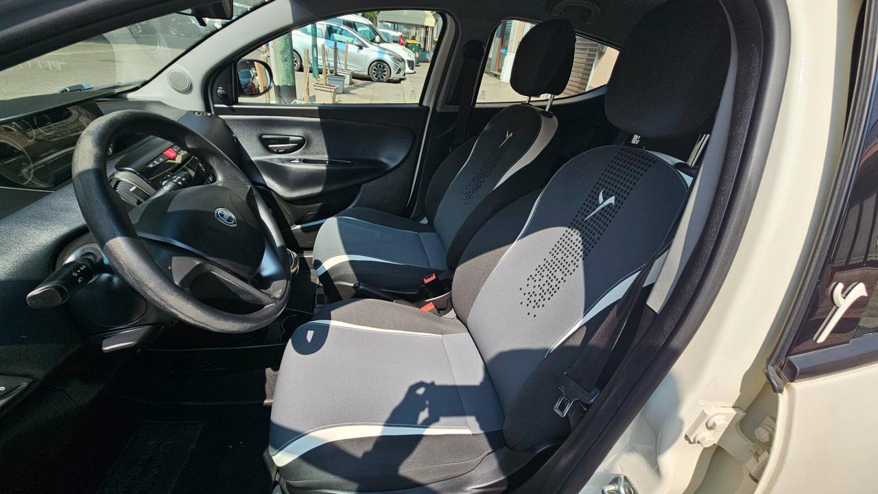 Lancia Ypsilon 1.2 69 CV 5 porte Elefantino