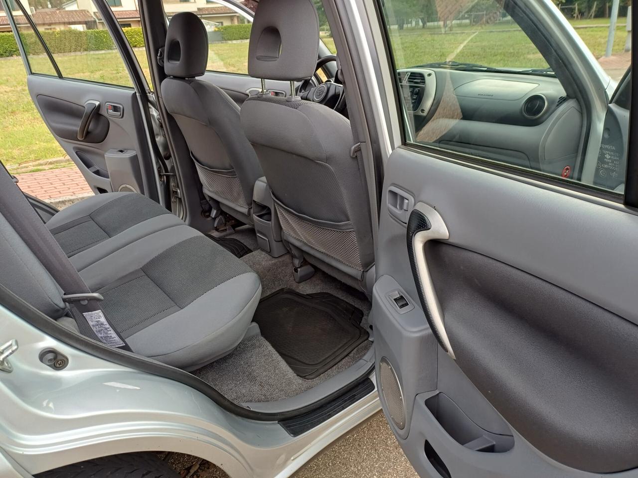 Toyota RAV 4 RAV4 2.0 Tdi D-4D cat 5 porte Sol