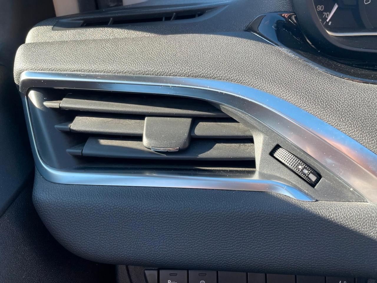 Peugeot 208 1.2 VTi 82 CV 5 porte Allure