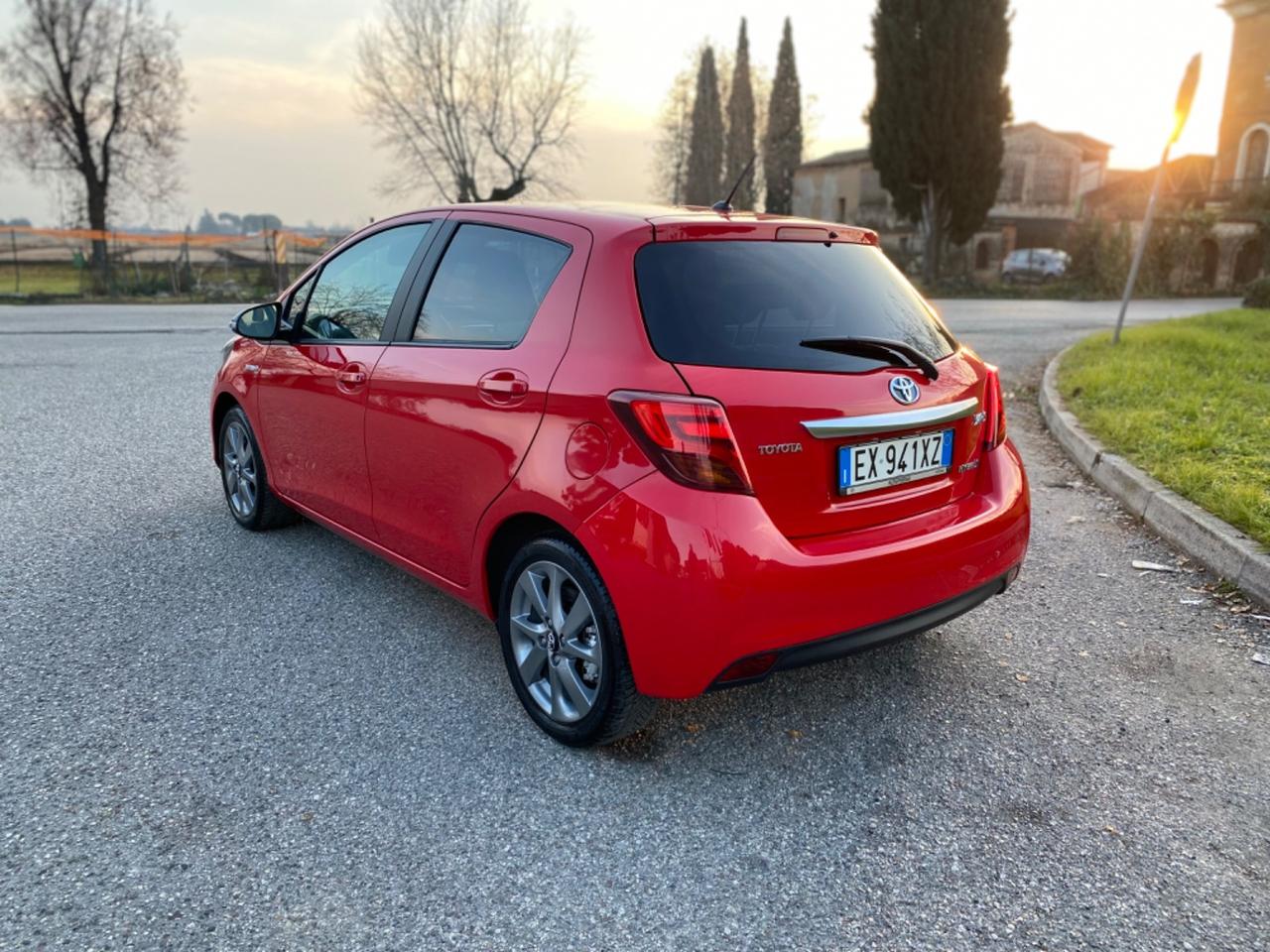 Toyota Yaris 1.5 Hybrid 5 porte Lounge