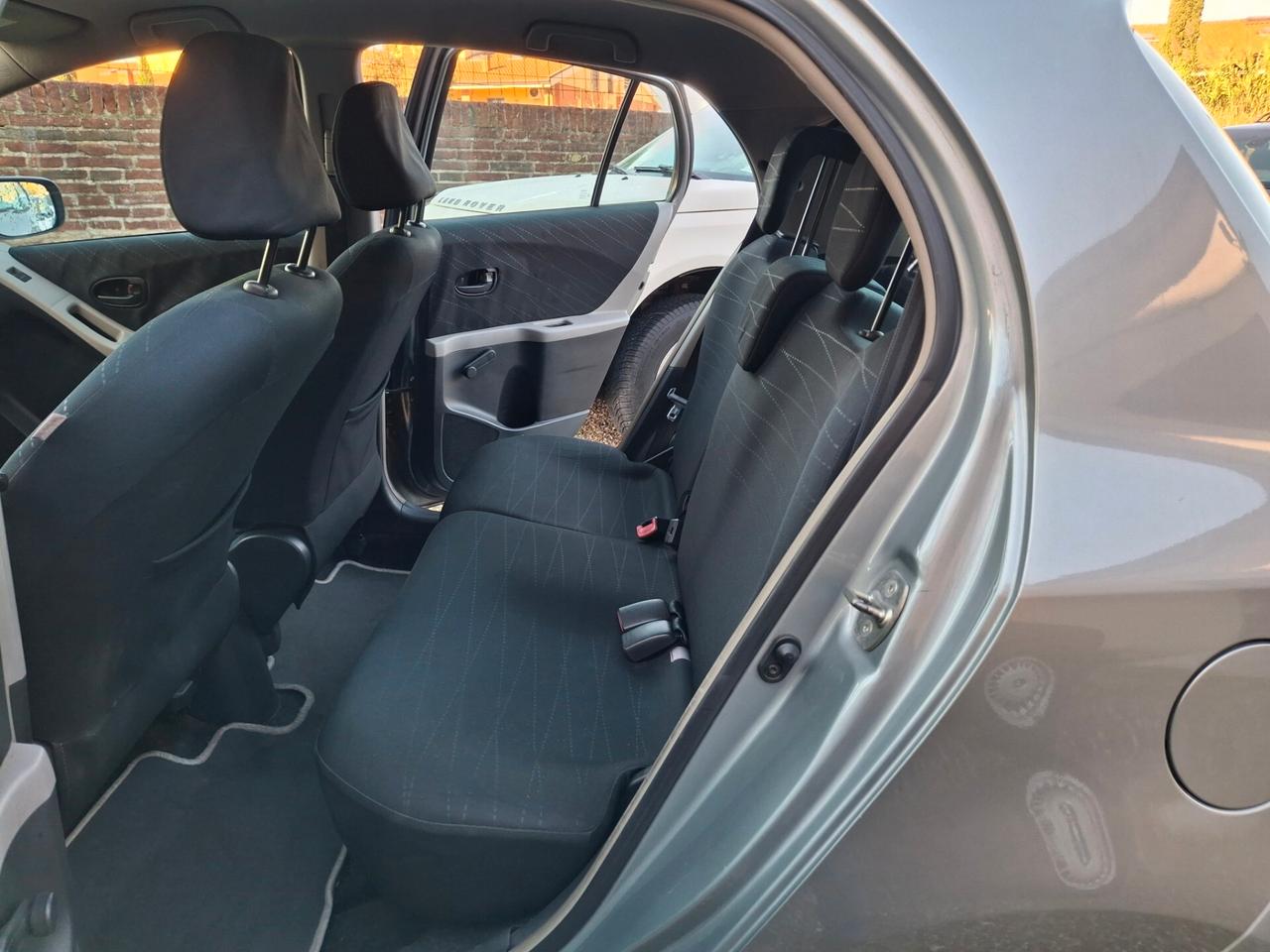 Toyota Yaris 1.0 5 porte