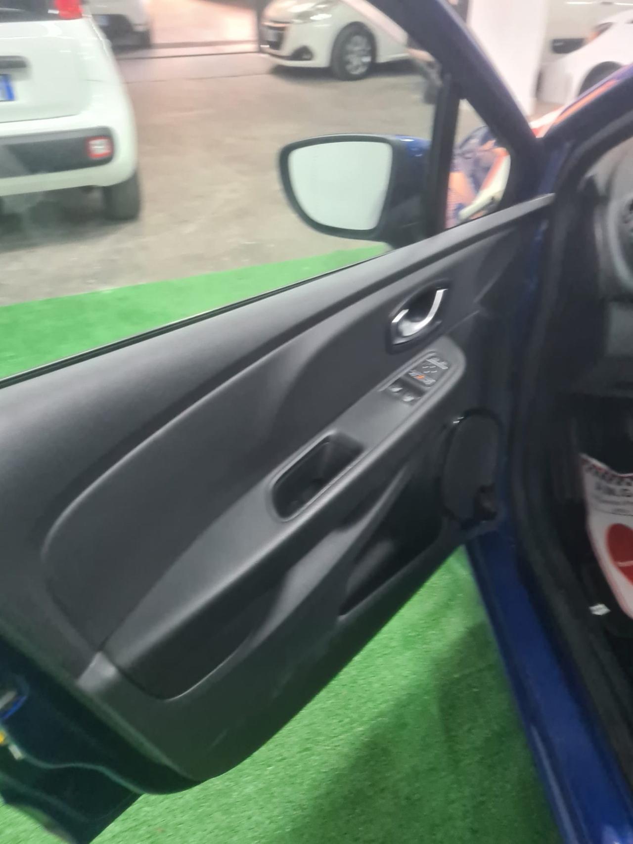 Renault Clio dCi 8V 75 CV 5 porte Moschino Intens