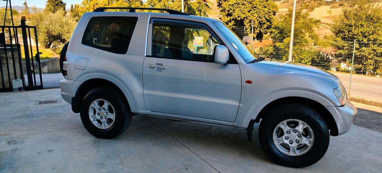 Mitsubishi Pajero 2.5 TDI 3p. Autocarro