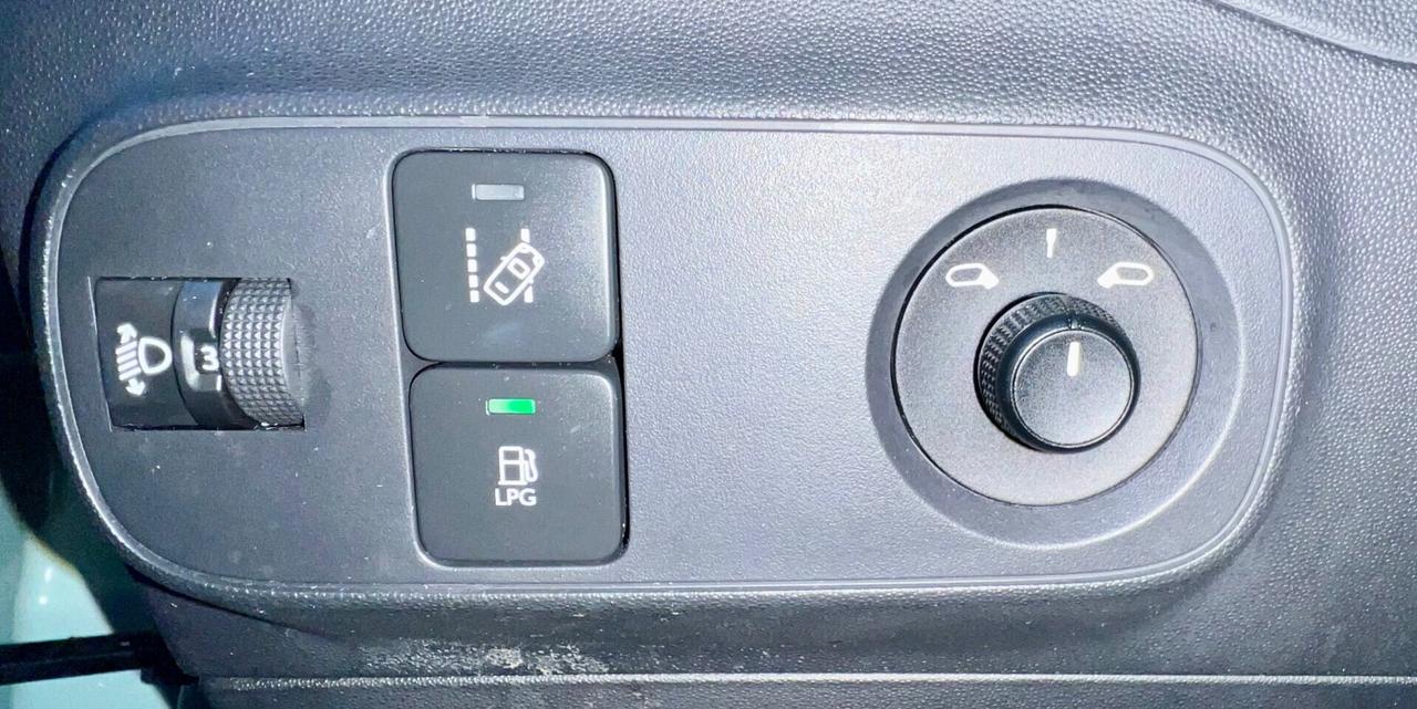 Citroen C3 PureTech 82 GPL Shine Acc.Permute