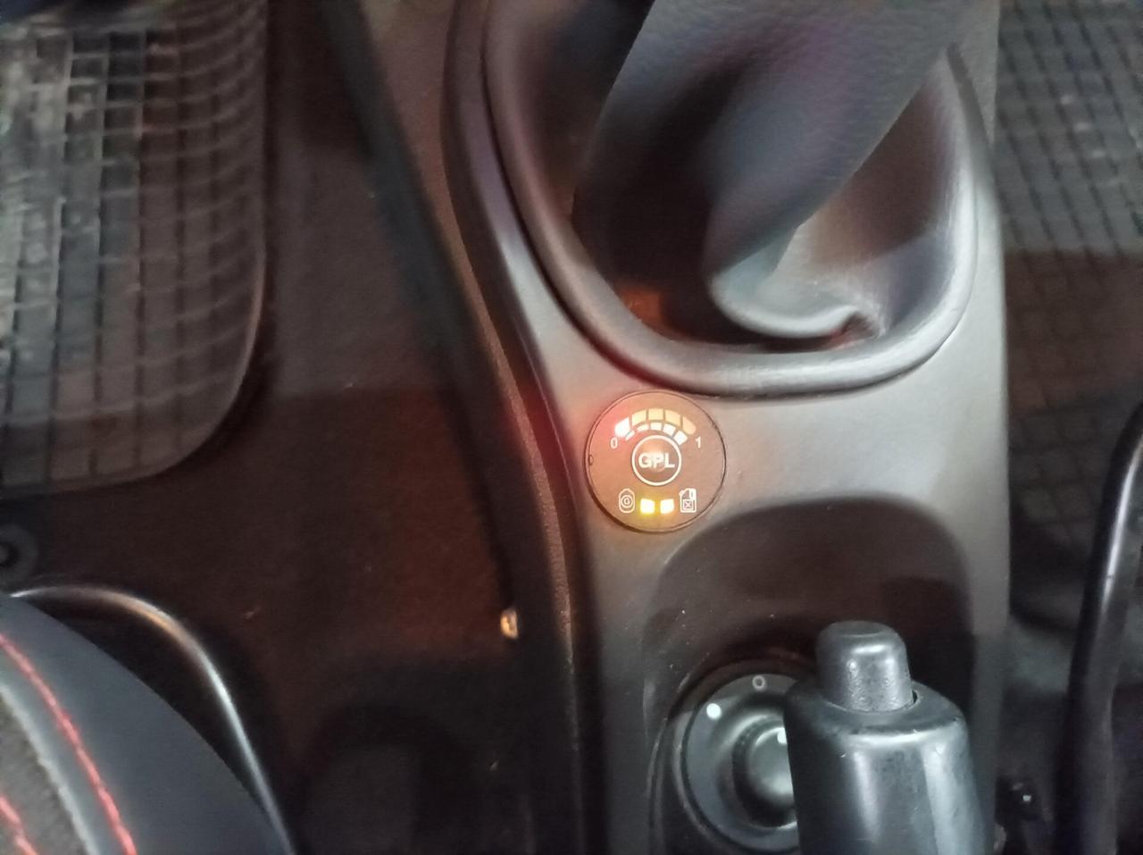 Dacia Duster 1.6 110CV 4x2 GPL Ambiance 02/2013