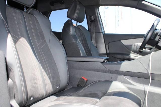 Peugeot 3008 II 1.5 bluehdi GT s&s 130cv AUTO con CarPlay