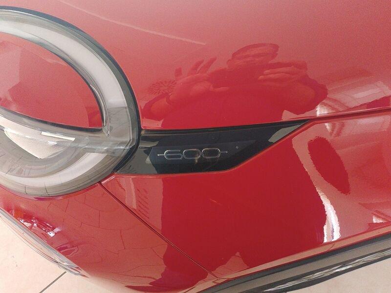 FIAT 600e - Red