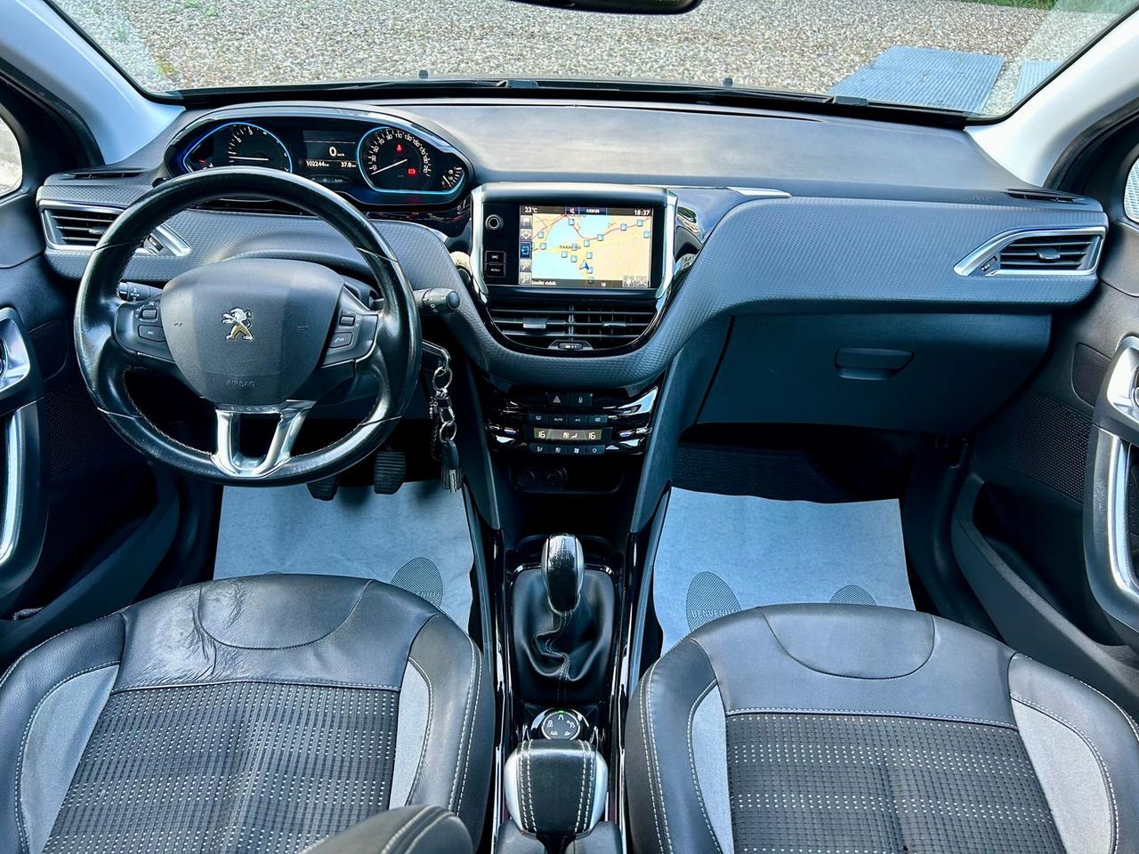 Peugeot 2008 Allure 1.2 PureTech 110