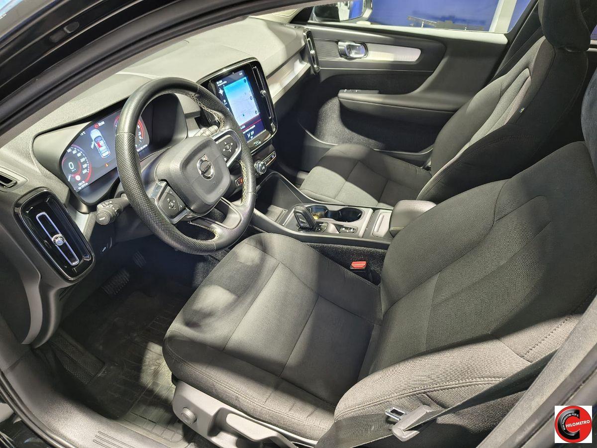 VOLVO - XC40 - D3 AWD Momentum