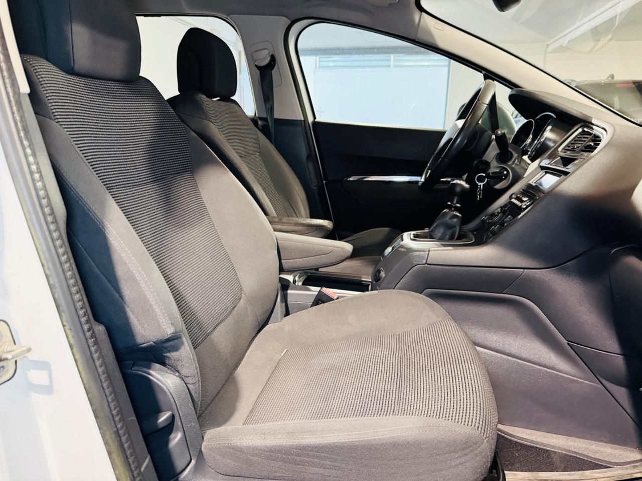 Peugeot 5008 1.6 HDi 116CV Allure*7 POSTI*