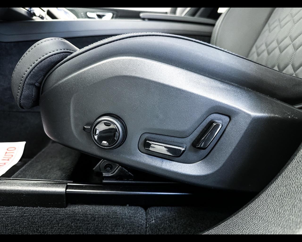 VOLVO XC60 Plus Bright B5 AWD AUT