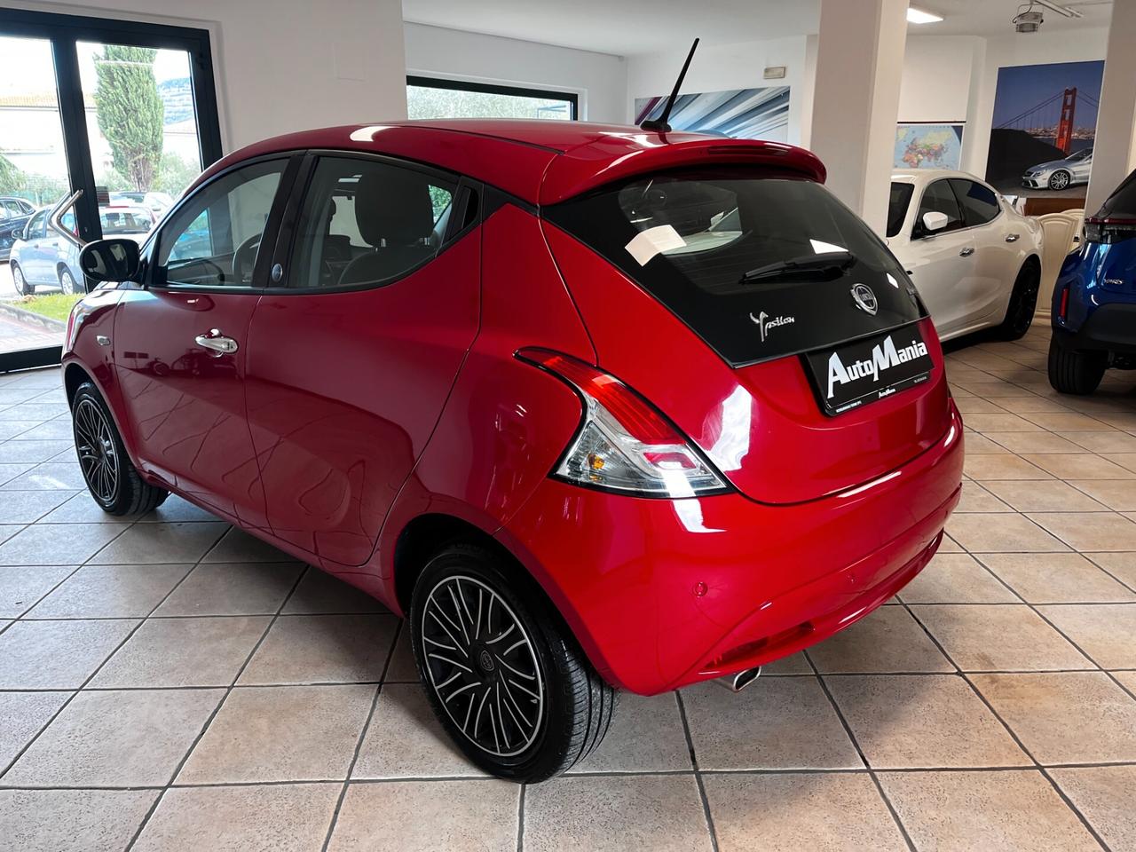 Lancia Ypsilon 1.0 FireFly 5 porte S&S Hybrid Ecochic Gold