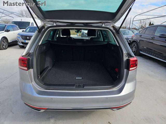 VOLKSWAGEN Passat Variant Variant 2.0 tdi Executive 150cv dsg - GD193EA