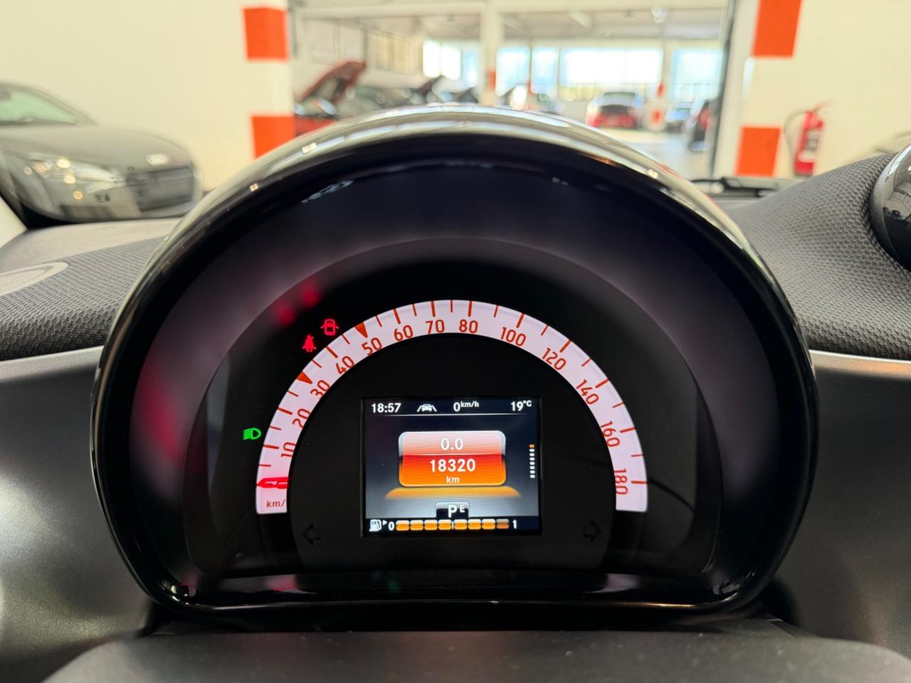 Smart ForTwo TAGLIANDI MERCEDES-PARI AL NUOVO-SCHERMO