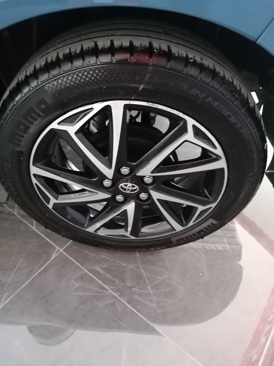 TOYOTA - Yaris - 1.0 5p. Trend "Platinum Edition"