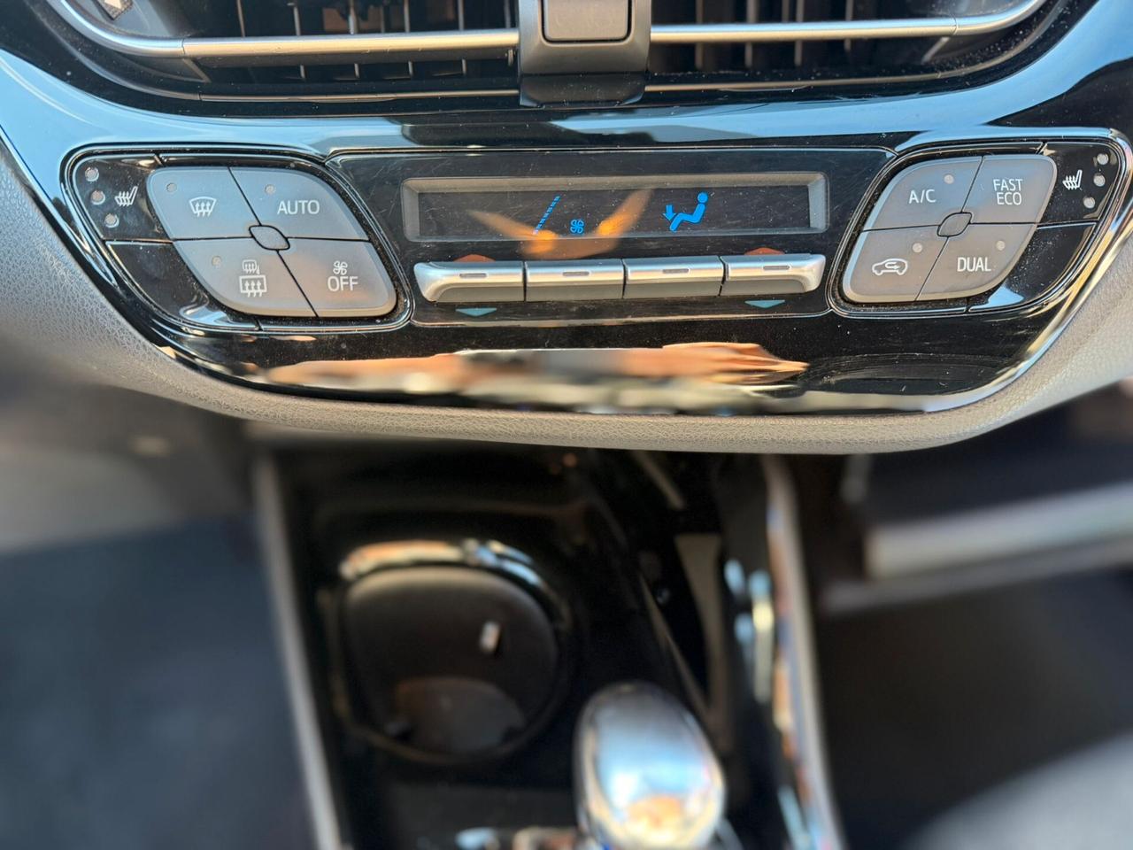 Toyota C-HR 1.8 Hybrid E-CVT Trend