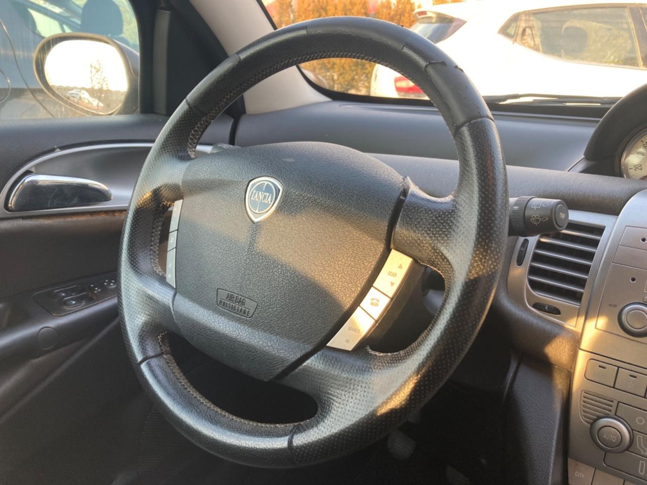 LANCIA YPSILON KM139.817(EDIZIONE LIMITATA VERSUS)