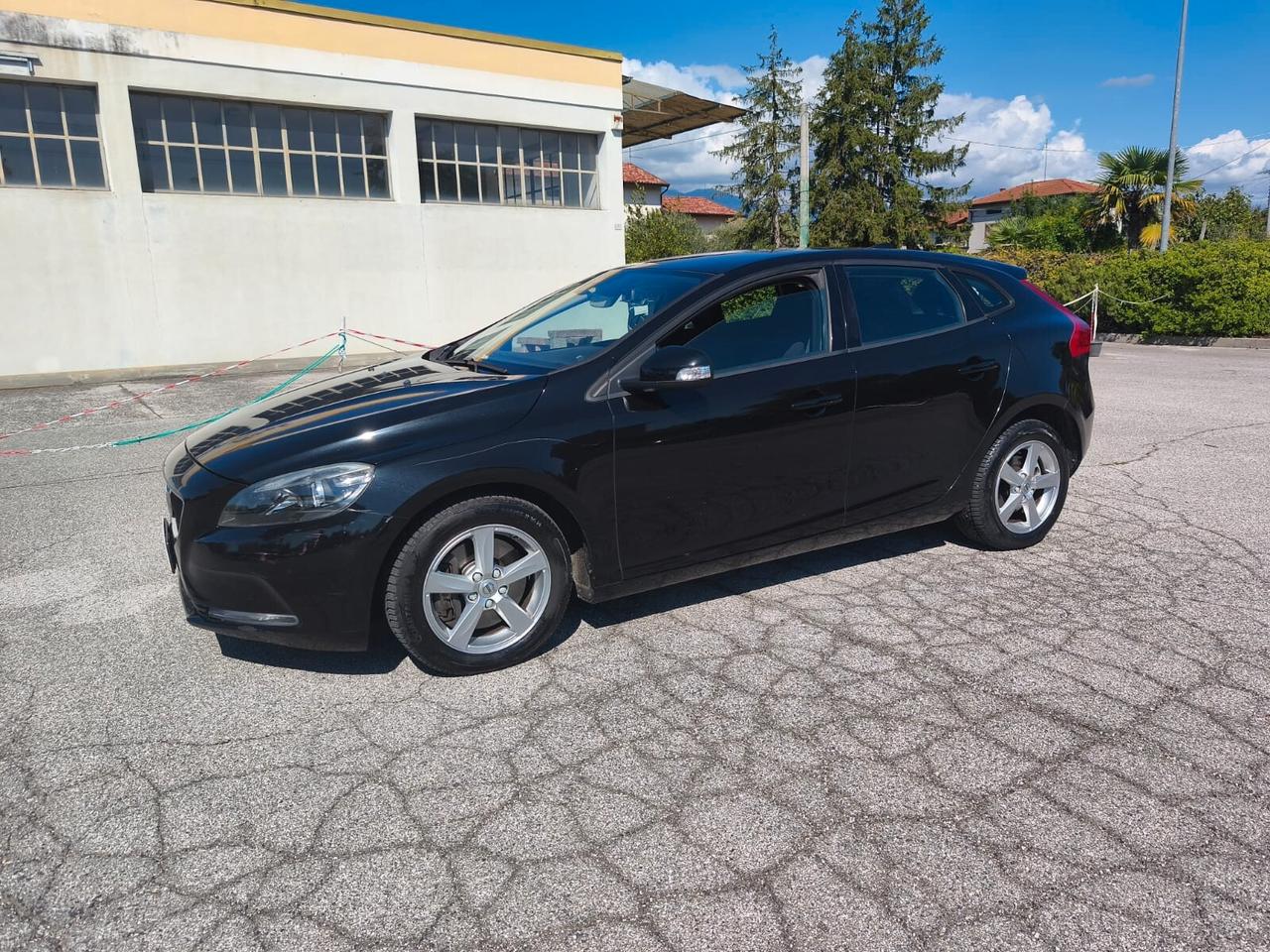 Volvo V40 D2 Geartronic R-design Mom-Accetto Permute