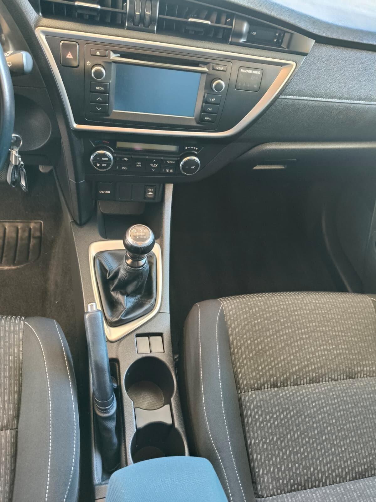 Toyota Auris 1.4 D-4D Lounge