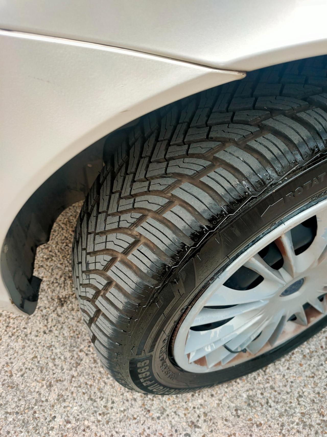 Lancia Ypsilon 1.3 MJT 75 CV Argento