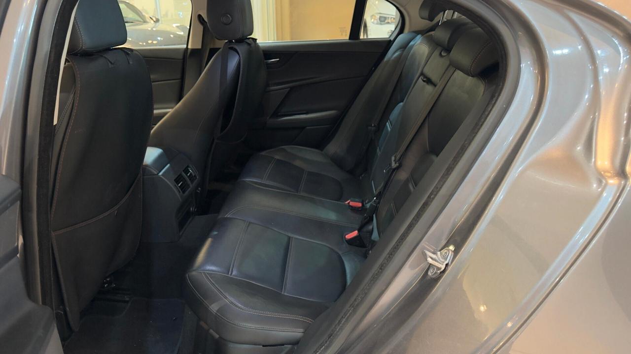 Jaguar XE 2.0 D Turbo 180CV Aut. Portfolio - 2017