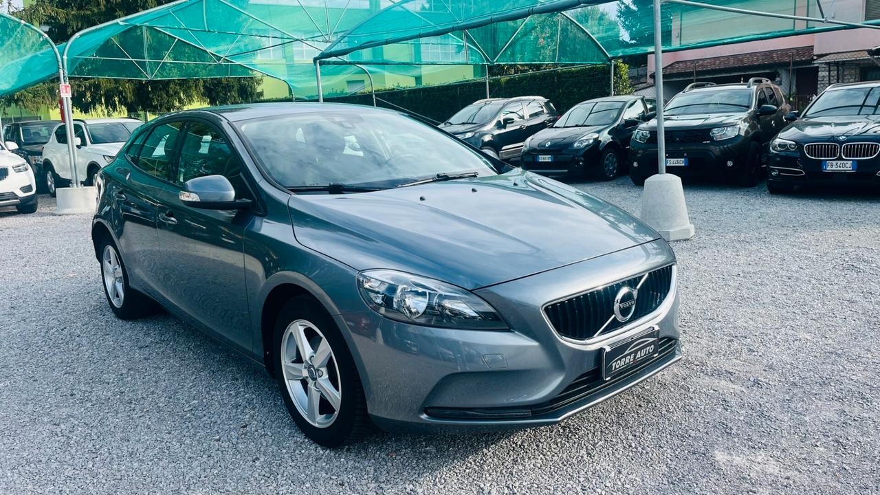 Volvo V40 D2