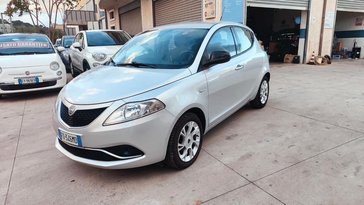 Lancia Ypsilon 1.2 69 CV 5 porte Platinum