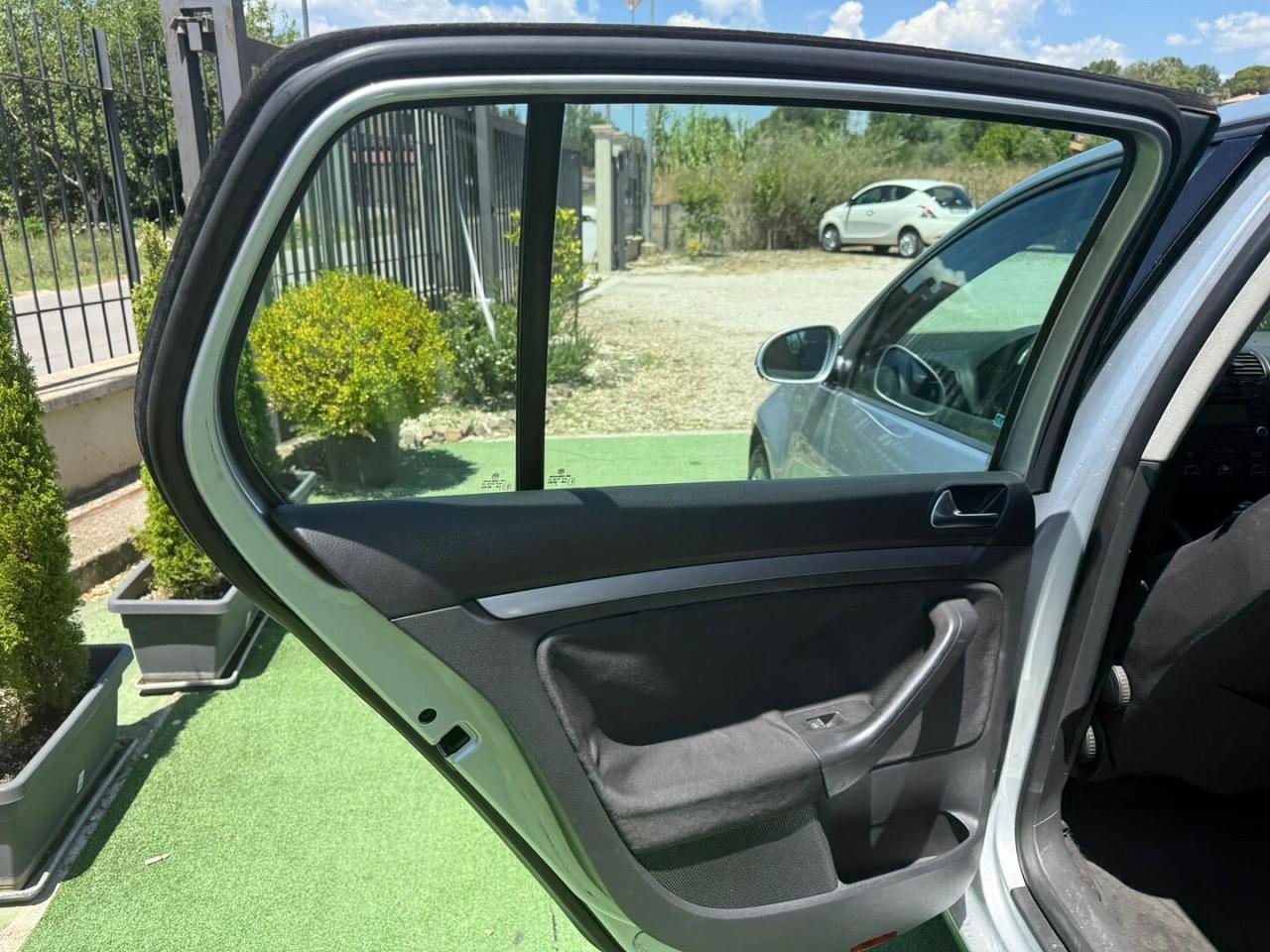 VOLKSWAGEN GOLF 5" SERIE