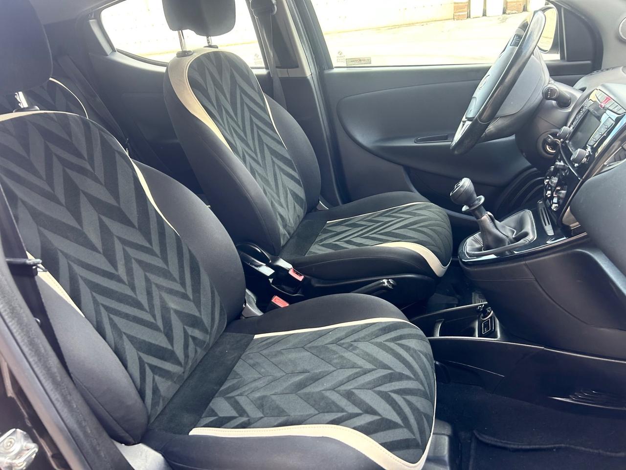 Lancia Ypsilon 1.2 69 CV 5 porte Platinum GPL