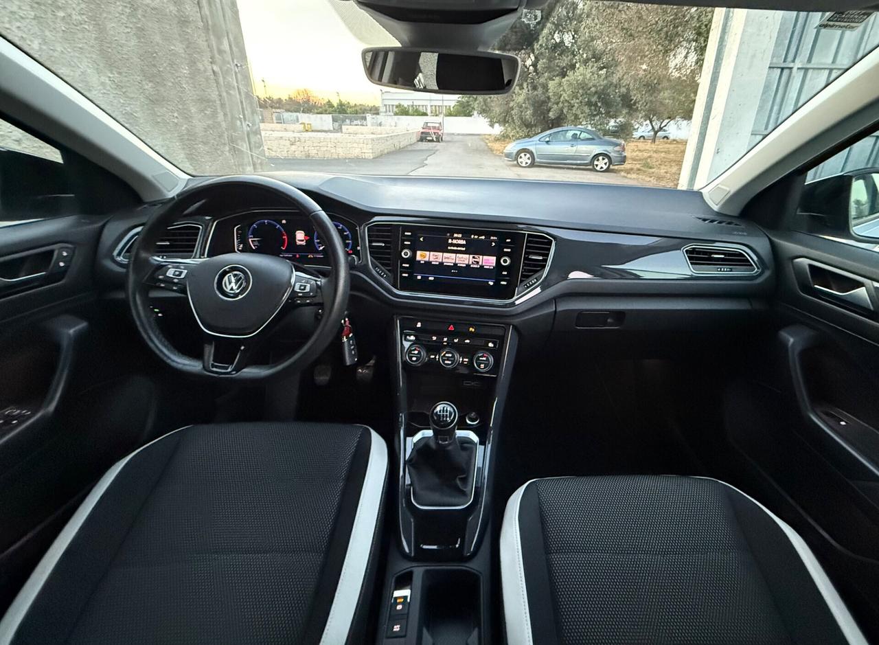 Volkswagen T-Roc 1.6 TDI Advanced,Full LED,cerchi 18”,LED ambiente,ecc.