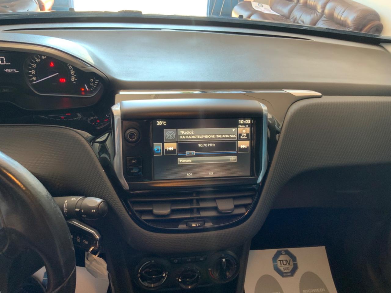 Peugeot 2008 BlueHDi 120 S&S Féline