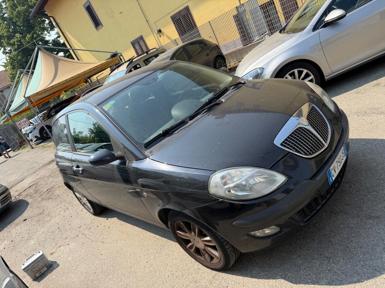 Lancia Ypsilon 1.4 16V Platino
