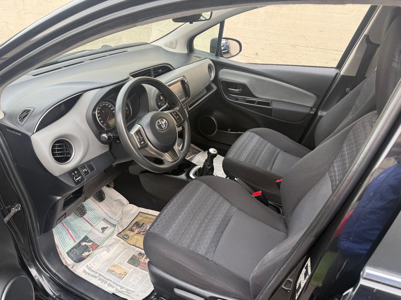 Toyota Yaris 1.0benzina 5porte LOUNGE - 2017