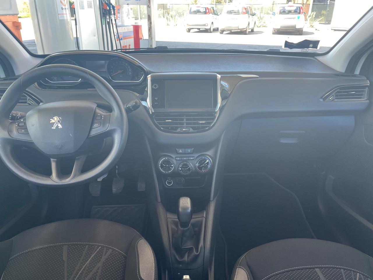 Peugeot 208 1.2 VTi 82 CV 5 porte Active km 67.000 garanzia 12 mesi