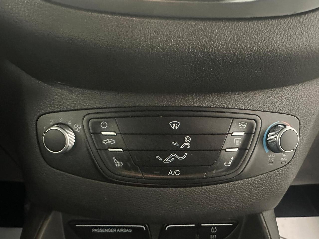 Ford Tourneo Courier 1.0 EcoBoost 100 CV Titanium