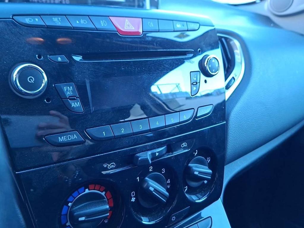 Lancia Ypsilon 5 Porte 1.2 Silver