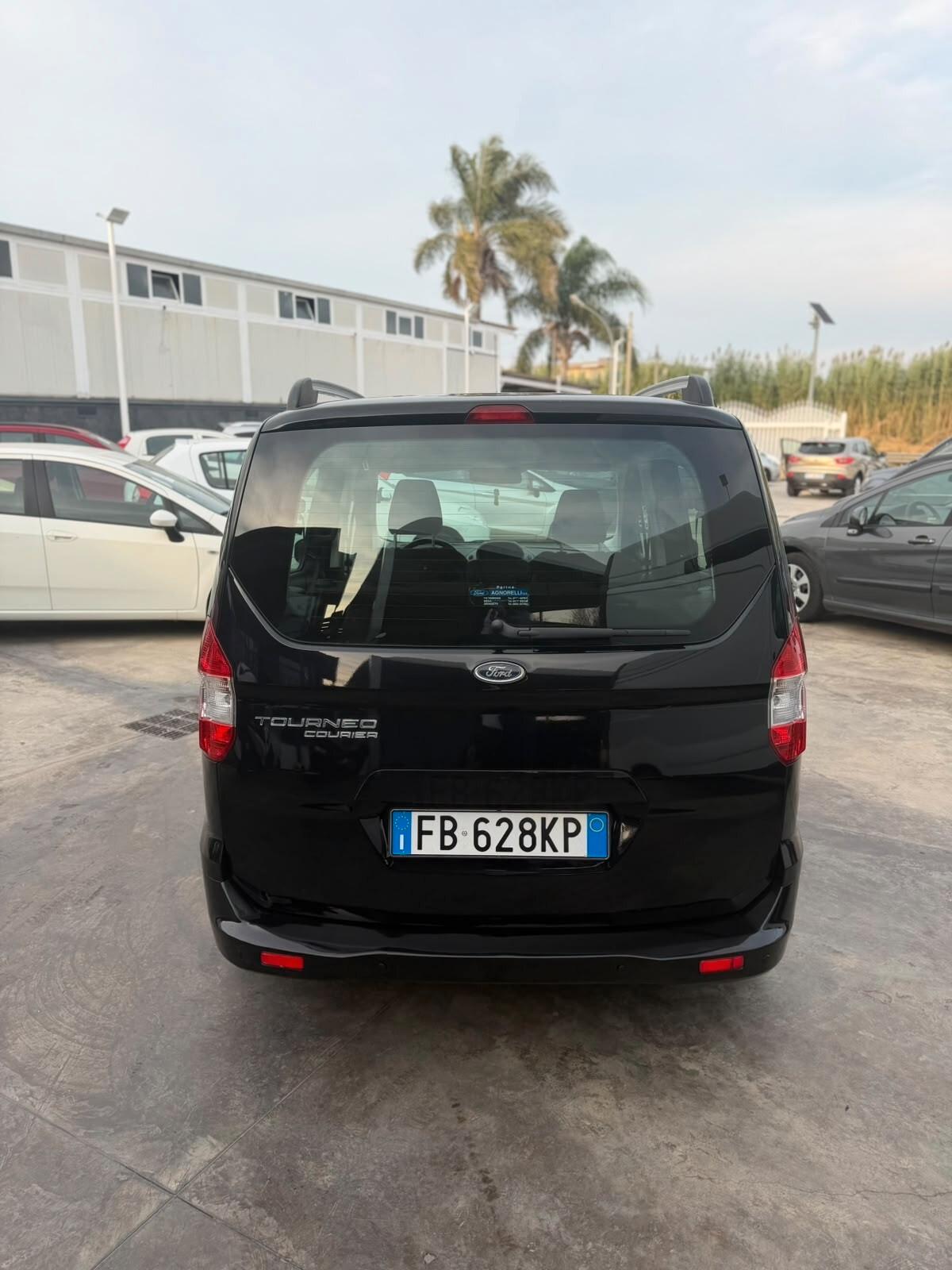 Ford Tourneo Courier 1.5 TDCI 75 CV Titanium